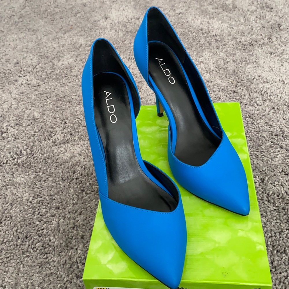Beautiful blue 4”heels by Aldo